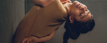 In de Tilburgse schouwburg zijn tijdens de voorstelling ‘Skin of the mind’ twee grote choreografieën te zien. Hier zit zelfs een wereldpremière bij.