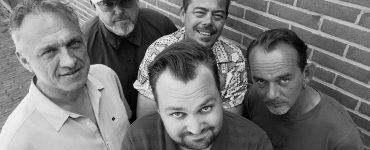In 2019 brachten Tim Knol & Blue Grass Boogiemen samen hun eerste plaat uit. Live spelen ze, ook bij Paradox, vooral eigen nummers.