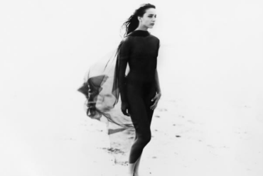 Samen met haar dansers is choreografe Isabelle Beernaert te zien in Schouwburg Concertzaal Tilburg met de voorstelling Naakt – NuDa Veritas.