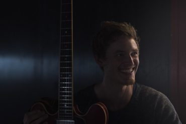 Woensdag 3 november presenteert gitarist Yuri Rhodenborgh met zijn Redbourg Group live bij Paradox hun jazzdebuut Bridge the Gap.