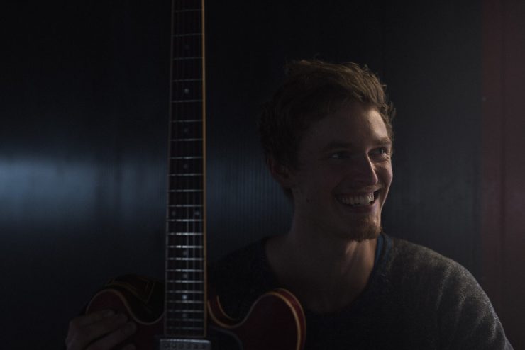 Woensdag 3 november presenteert gitarist Yuri Rhodenborgh met zijn Redbourg Group live bij Paradox hun jazzdebuut Bridge the Gap.