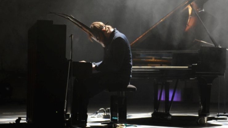 Gitarist Bram Stadhouders krijgt van Paradox een ‘carte blanche’ om sessies te organiseren onder de titel Stadhouders Séances. Pianist Lambert en percussionist Luca zijn er te gast.