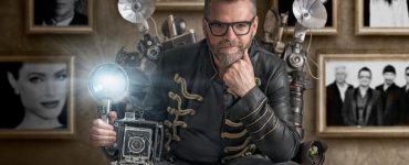 Fotograaf William Rutten vertelt in een theatercollege over wat hij in ruim 30 jaar zoal heeft meegemaakt, en brengt je ook de kneepjes van zijn vak bij.
