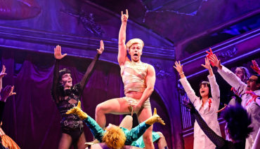 Rocky Horror Show: cultfeestje dwingt toeschouwer haast tot overgave - Nu de theaters weer publiek mogen ontvangen, gaan de cast en de crewrmensen van de musical op 2 februari helemaal los in Schouwburg Concertzaal Tilburg.