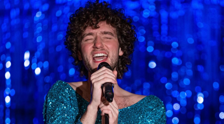 In een speciale Tilburgse versie van de voorstelling ‘Boys won't be boys’, die speelt in de Tilburgse schouwburg, laten ook Tilburgse jongens en mannen zien dat het stoer is om je kwetsbaar op te stellen.