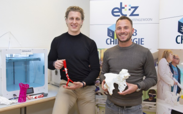 Met de aanstelling van twee nieuwe vaste medewerkers (op foto) bij zijn 3D-Lab gaat het ETZ, als hulpmiddel voor chirurgen, dagelijks 3D-modellen ín huis maken.