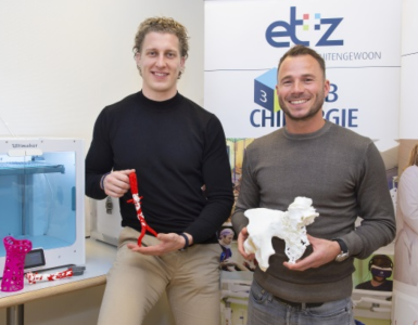 Met de aanstelling van twee nieuwe vaste medewerkers (op foto) bij zijn 3D-Lab gaat het ETZ, als hulpmiddel voor chirurgen, dagelijks 3D-modellen ín huis maken.