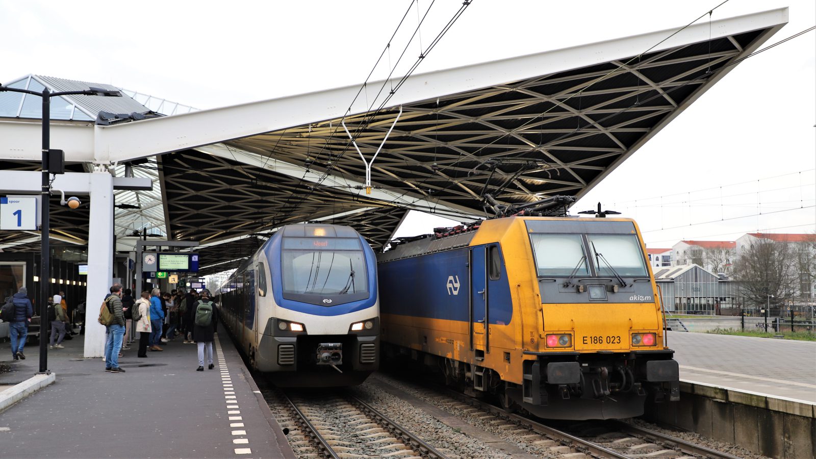 Tilburg Centraal Station Perron B