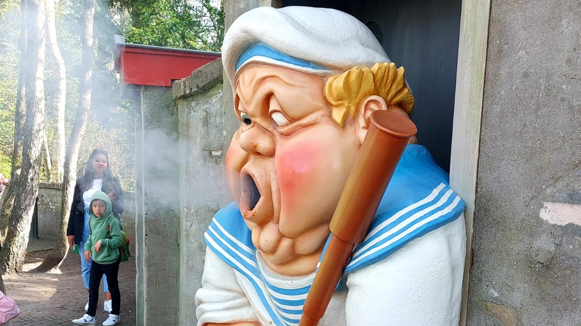 Paniek in de Efteling: Holle Bolle Gijs staat te roken