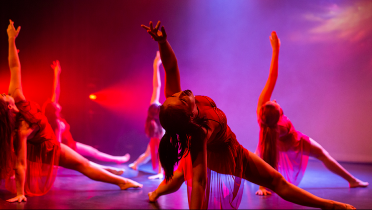 Voor degenen die na alle lockdowns en afgelaste voorstellingen wel toe zijn aan een cultureel lichtbad is er nu het nieuwe festival Tilburg on Stage.