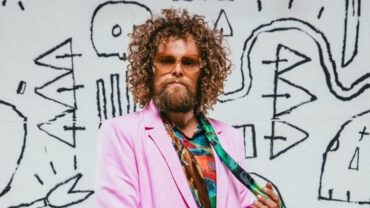Concertzaal Tilburg presenteert in december Grijs Gedraaid | Genieten voor Generaties, een voorstelling die in de eerste plaats jong en oud met elkaar gaat verbinden. Met Marcel Veenendaal (portret) en strijkorkest Kamerata Zuid.