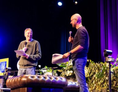 De wekelijkse NPO radio 1 podcast Europa Draait Door (Arend Jan Boekestijn (l) en Tim de Wit op foto) komt op uitnodiging van Schouwburg Concertzaal Tilburg en Studium Generale als theatercollege naar de Tilburgse Concertzaal.