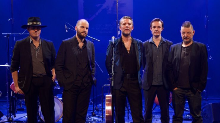 De Belgische bluesformatie Guy Verlinde & The Artisans of Solace (groepsportret) komt een concert geven bij Heyhoef-Coolvibes met de Brabanders Jacques Mees en Robert Smits in het voorprogramma.