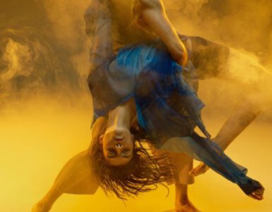 Drie meeslepende dansstukken van Introdans in de voorstelling Bach (campagnebeeld), geïnspireerd door het imposante werk van de beroemde componist.