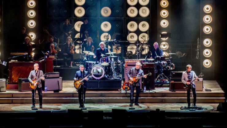 De Nederlandse band The Analogues (foto) brengt met zijn huidige tour Hello Goodbye een indrukwekkende blijk van eer aan The Beatles.