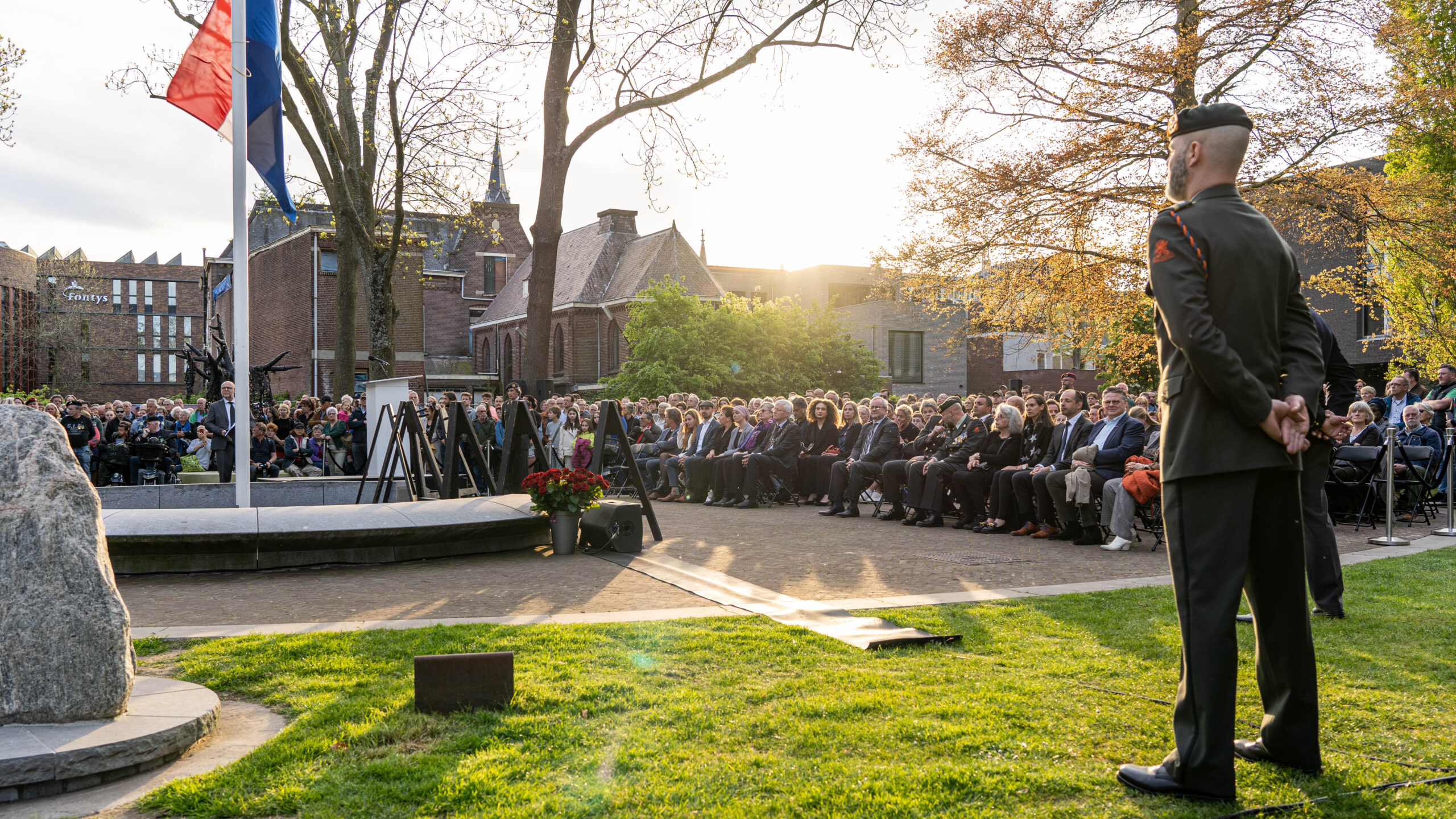 4 mei in beeld: Tilburg stond stil bij het verleden en heden - Oozo.nl
