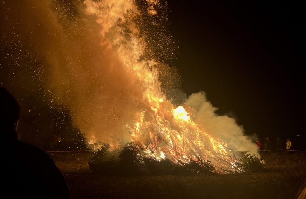 Kerstboomverbrandingen in Riel.