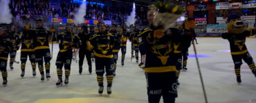 Tilburg Trappers na de derde overwinning op rij tegen Deggendorfer SC.