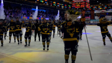 Tilburg Trappers na de derde overwinning op rij tegen Deggendorfer SC.