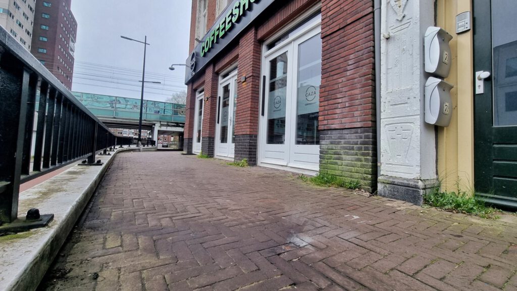 Bij coffeeshop Caza mag de politie preventief fouilleren. 