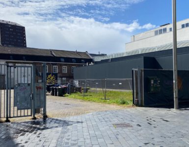 de plek van de nieuwe woontoren op het Pieter Vreedeplein