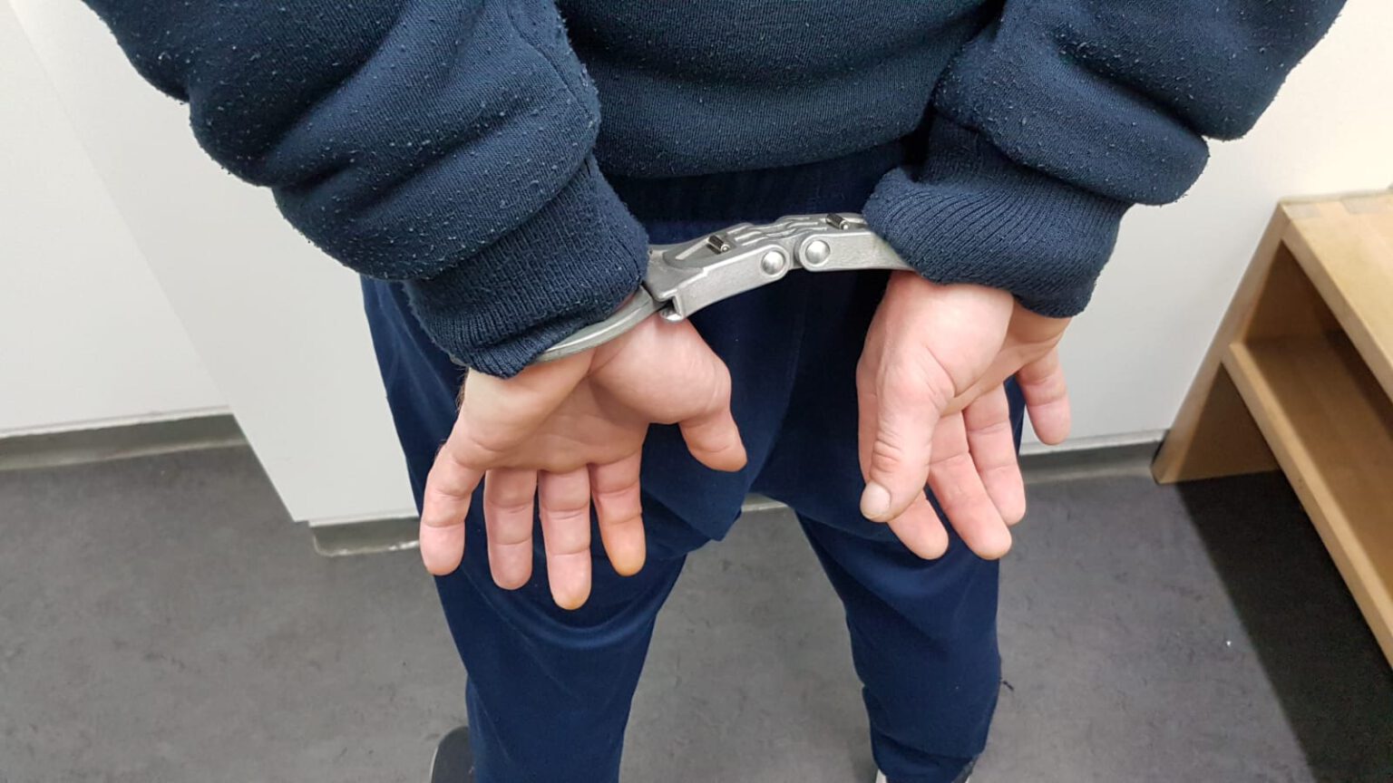 Agent raakt gewond bij aanhouding van verdachte die speekseltest weigerde