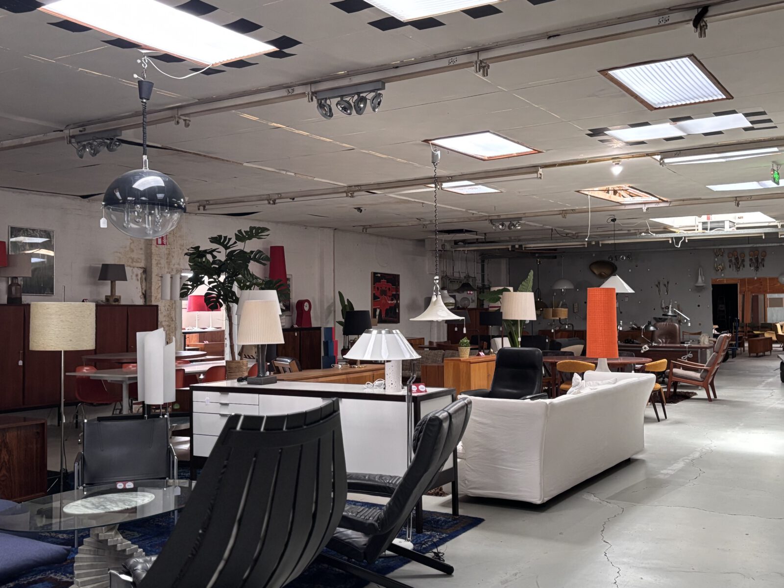 Na 23 jaar verdwijnt Decennia Design uit het Tilburgse straatbeeld