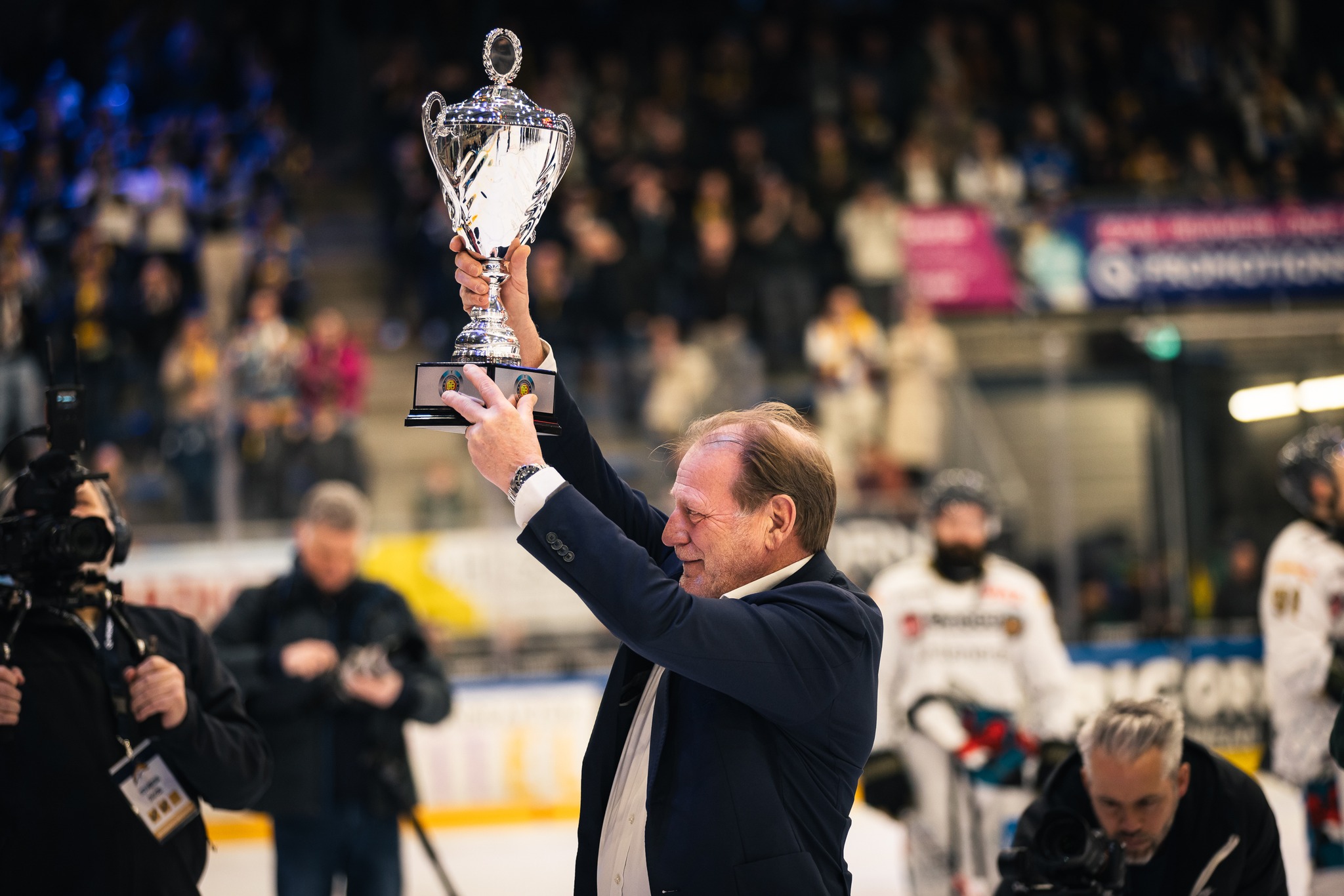 Trappers boos op ex-coach Todd Warriner: ‘Voelt als een mes in de rug’