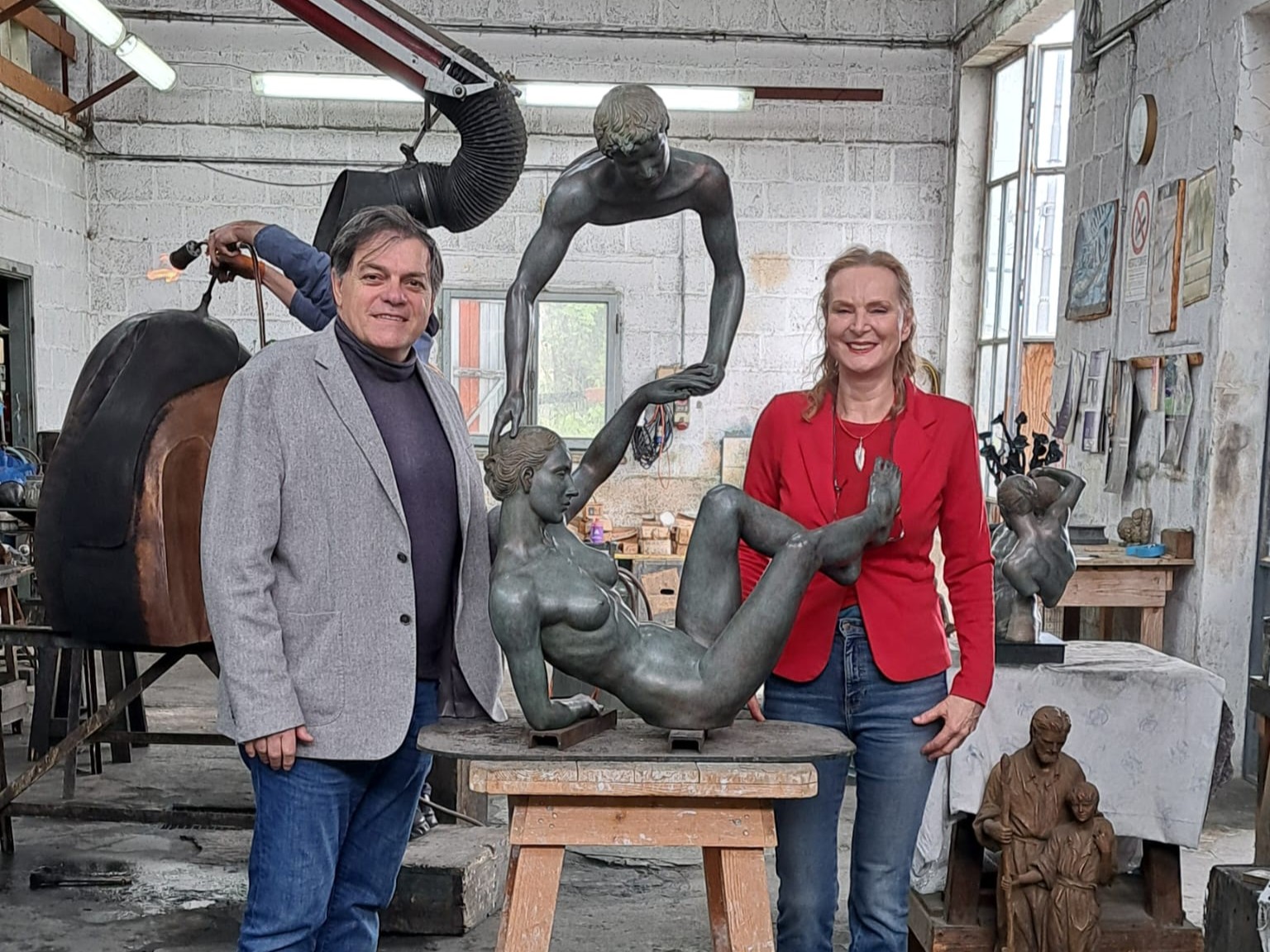 Stukje Tilburg in Italië: beeld van kunstenares Margot Homan in Pietrasanta onthuld