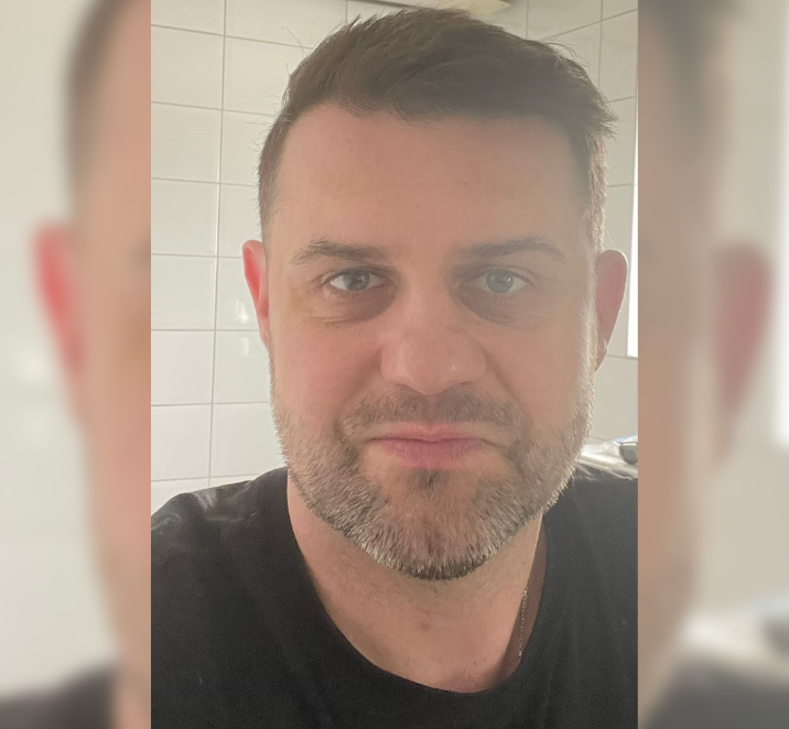 Coach Danny Albrecht zijn baard nade eerste scheerbeurt.