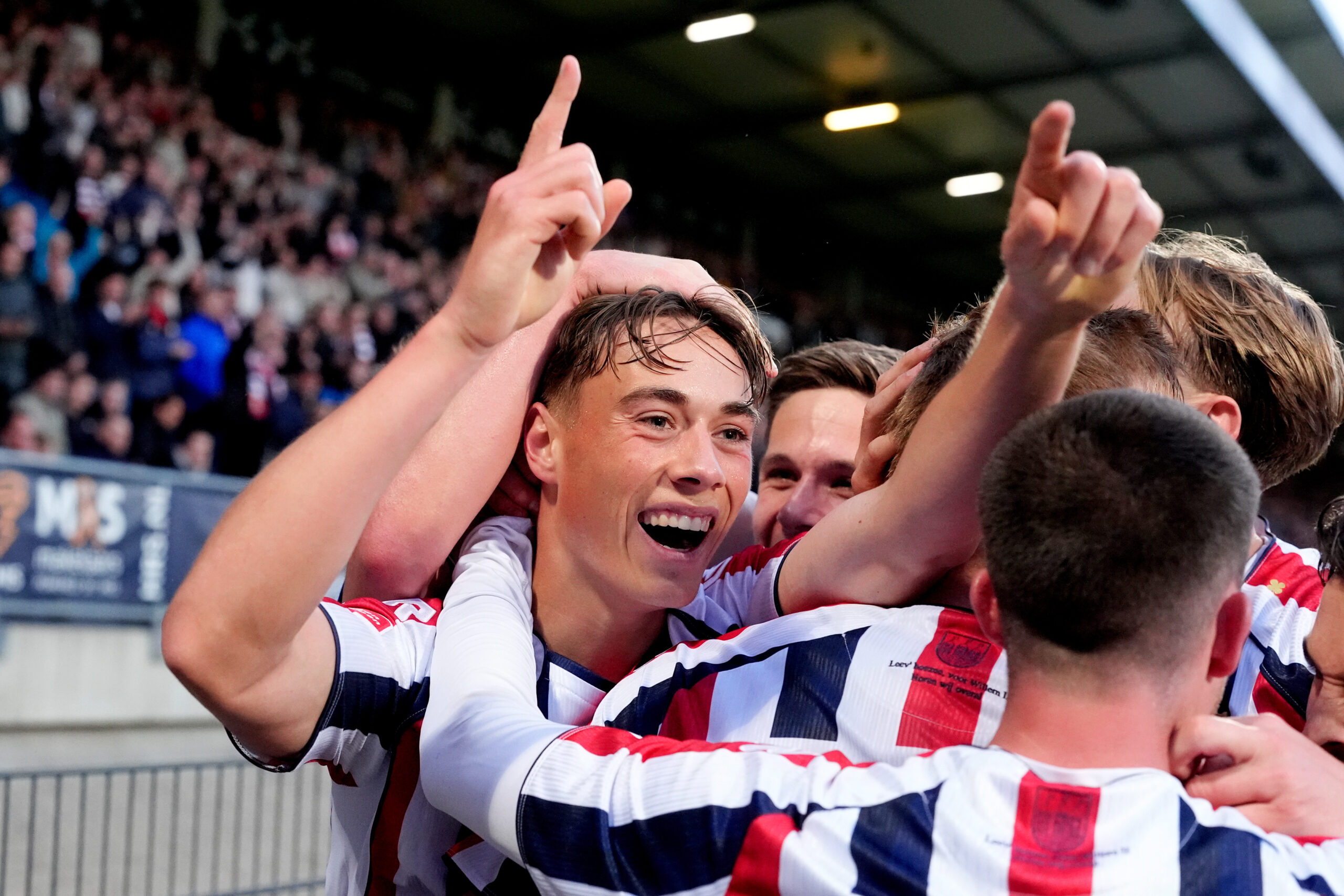 Willem II wint met 2-0 van Almere City en gaat naar de finale van de play-offs