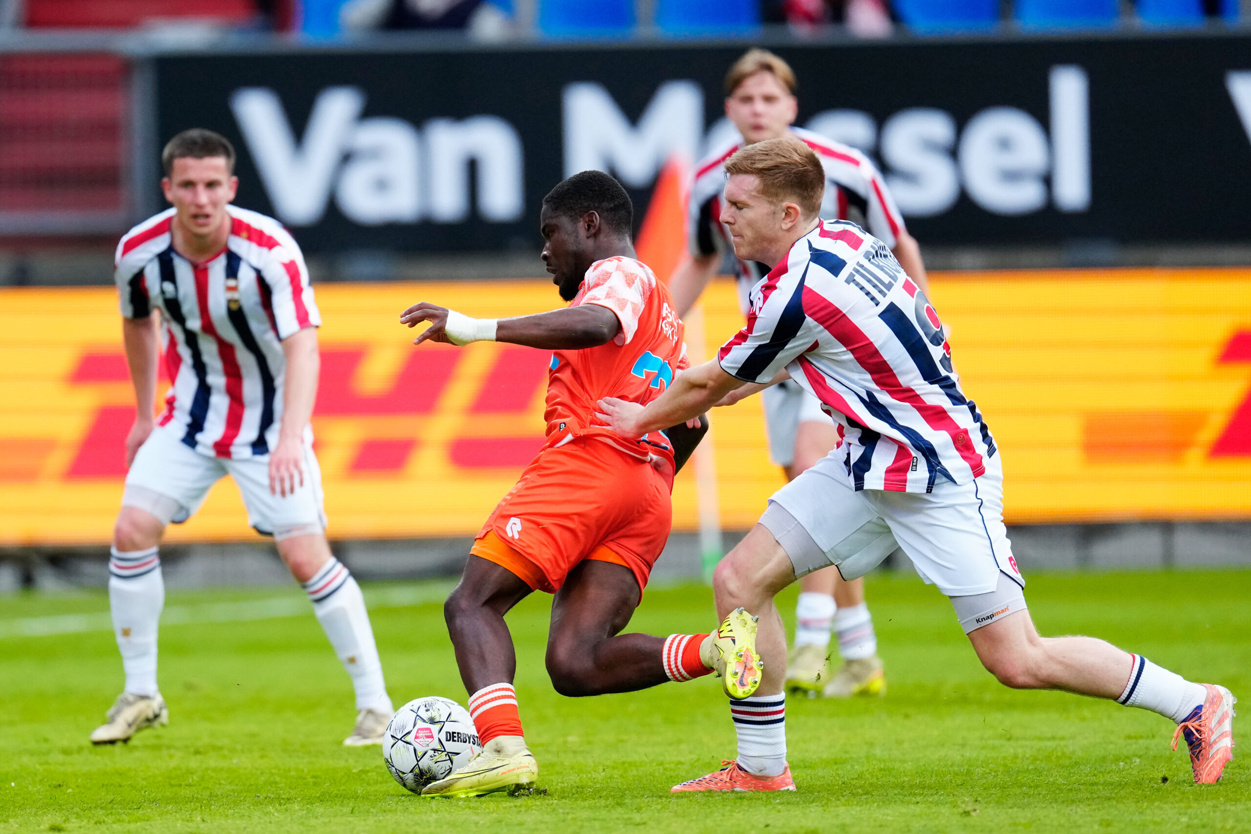 Willem II verliest na twee blunders met 1-2