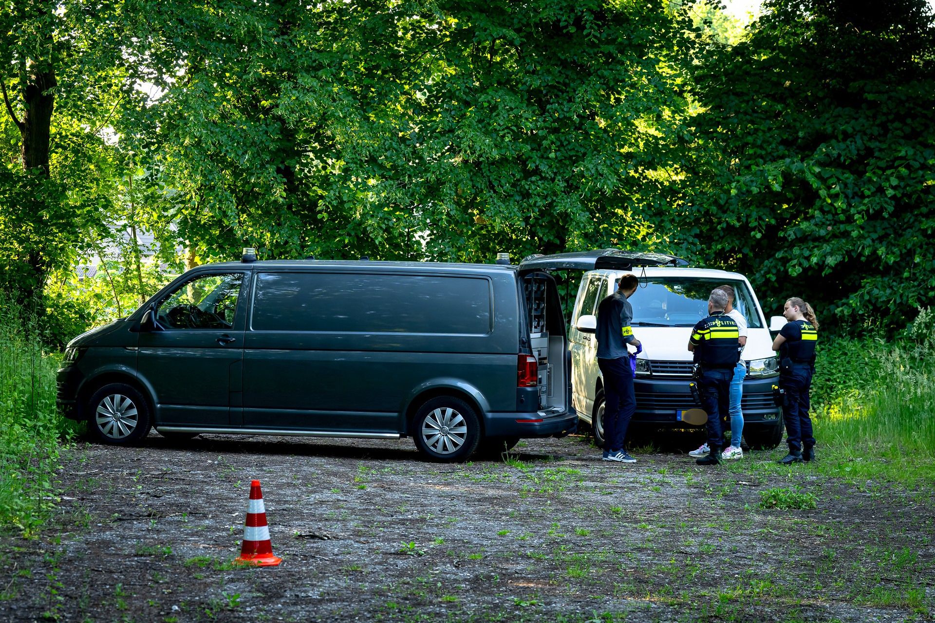 Overleden persoon aangetroffen in een tentje naast een pad in Tilburg