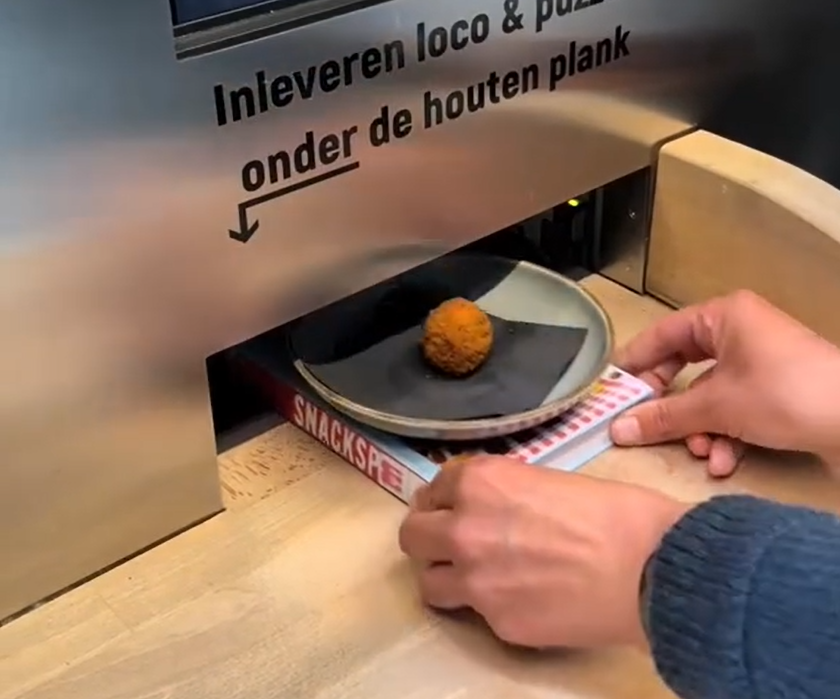 Boekeninleverautomaat LocHal is ineens bitterballenbar: ‘Leek ons een mooi afscheid’