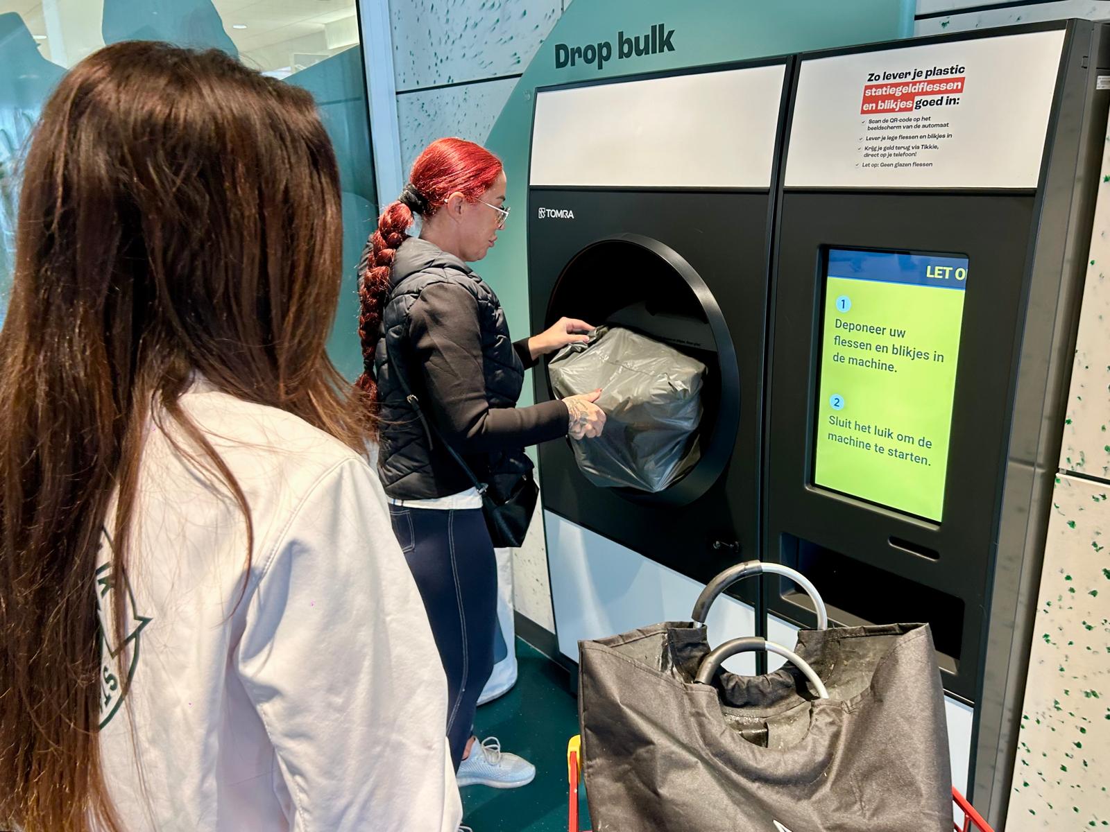 Eerste statiegeldwinkel van Brabant geopend op Wagnerplein: al 200.000 blikjes ingeleverd