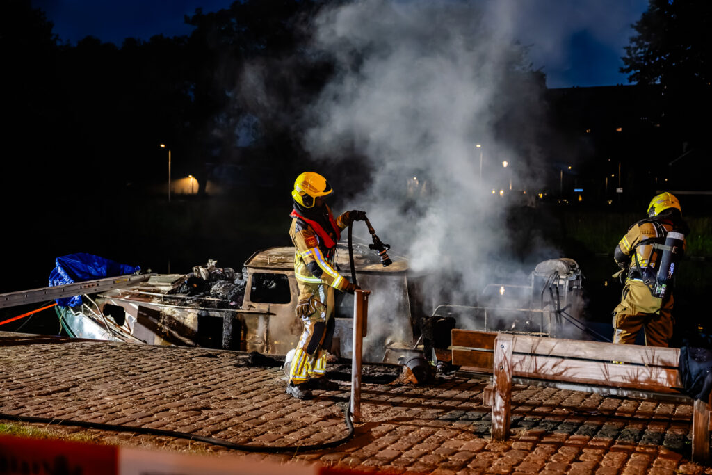 Overleden vrouw (42) op boot Goirkekanaaldijk kwam om door brand, zaak geseponeerd