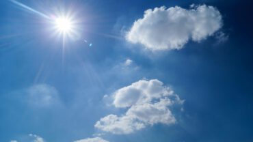 Zon, weerbericht, zonnetje, wolk, blauwe lucht