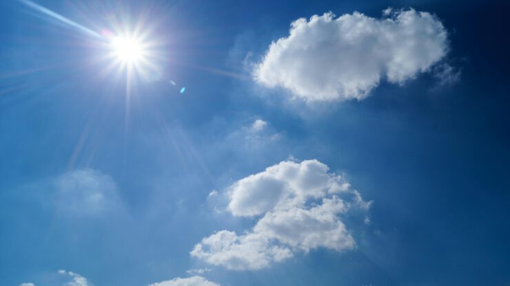 Zon, weerbericht, zonnetje, wolk, blauwe lucht