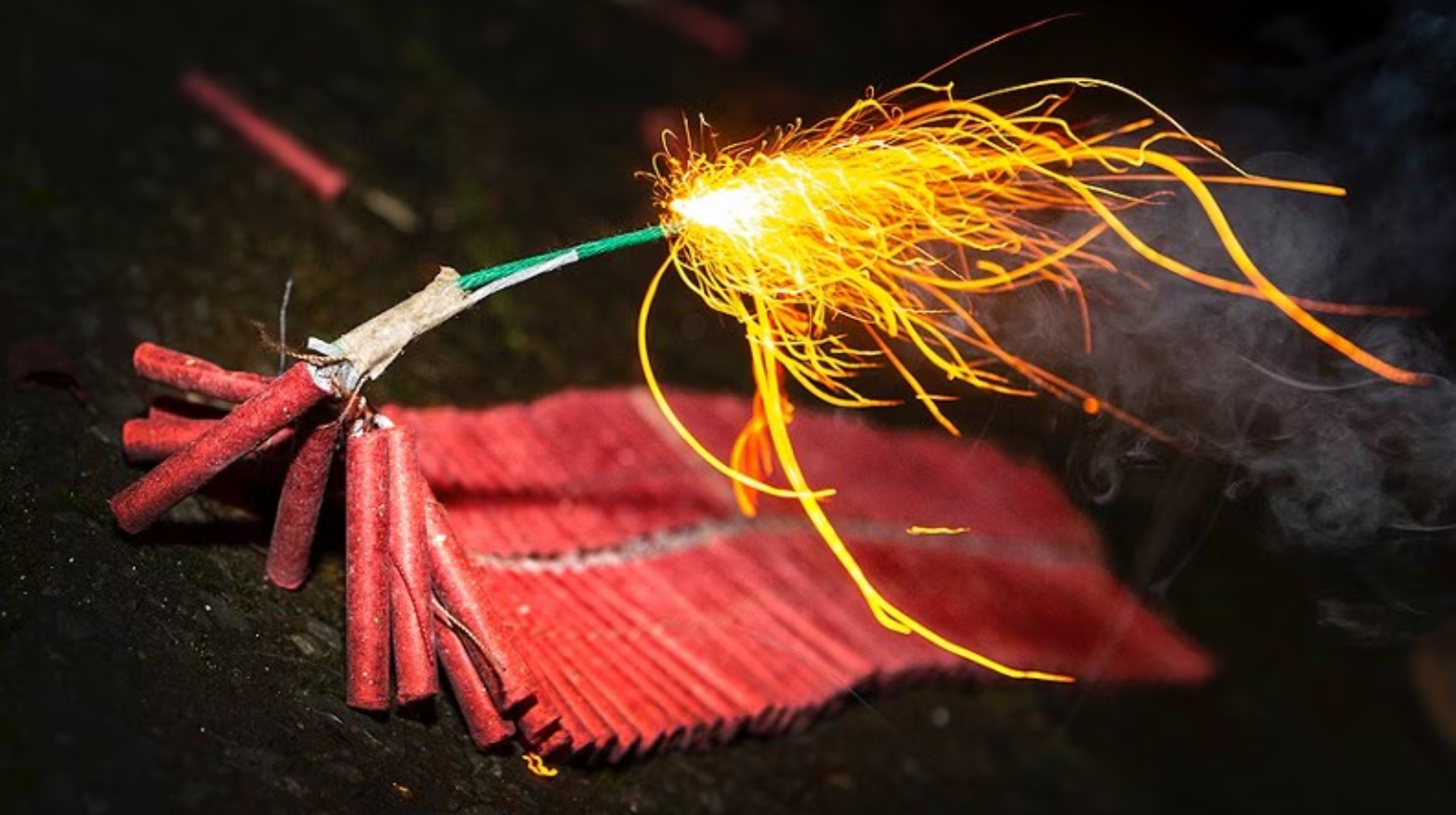 Politie neemt twintig stuks vuurwerk en zeven flessen lachgas in beslag