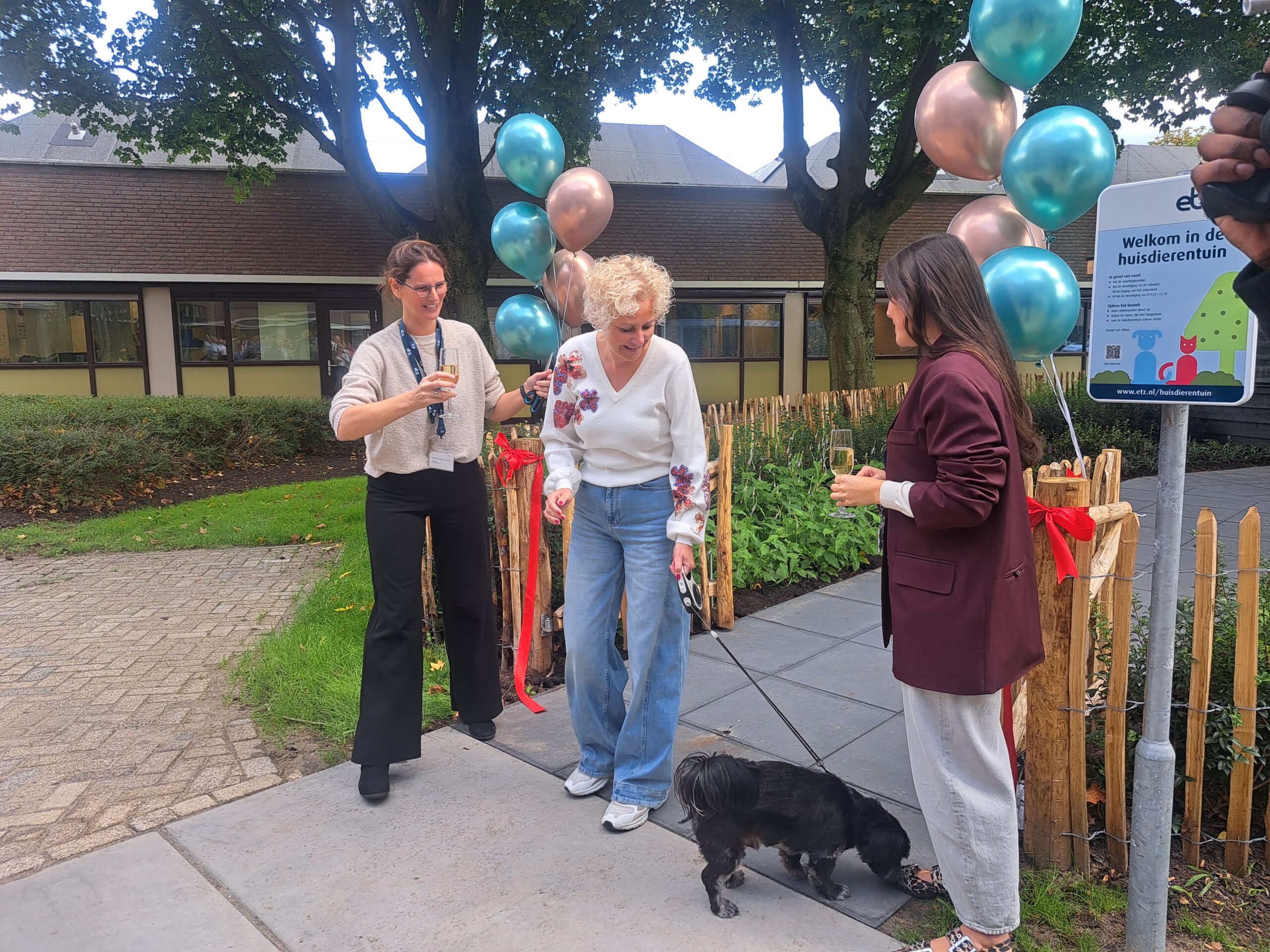 Huisdieren op bezoek bij patiënten van het ETZ: Huisdierentuin officieel geopend