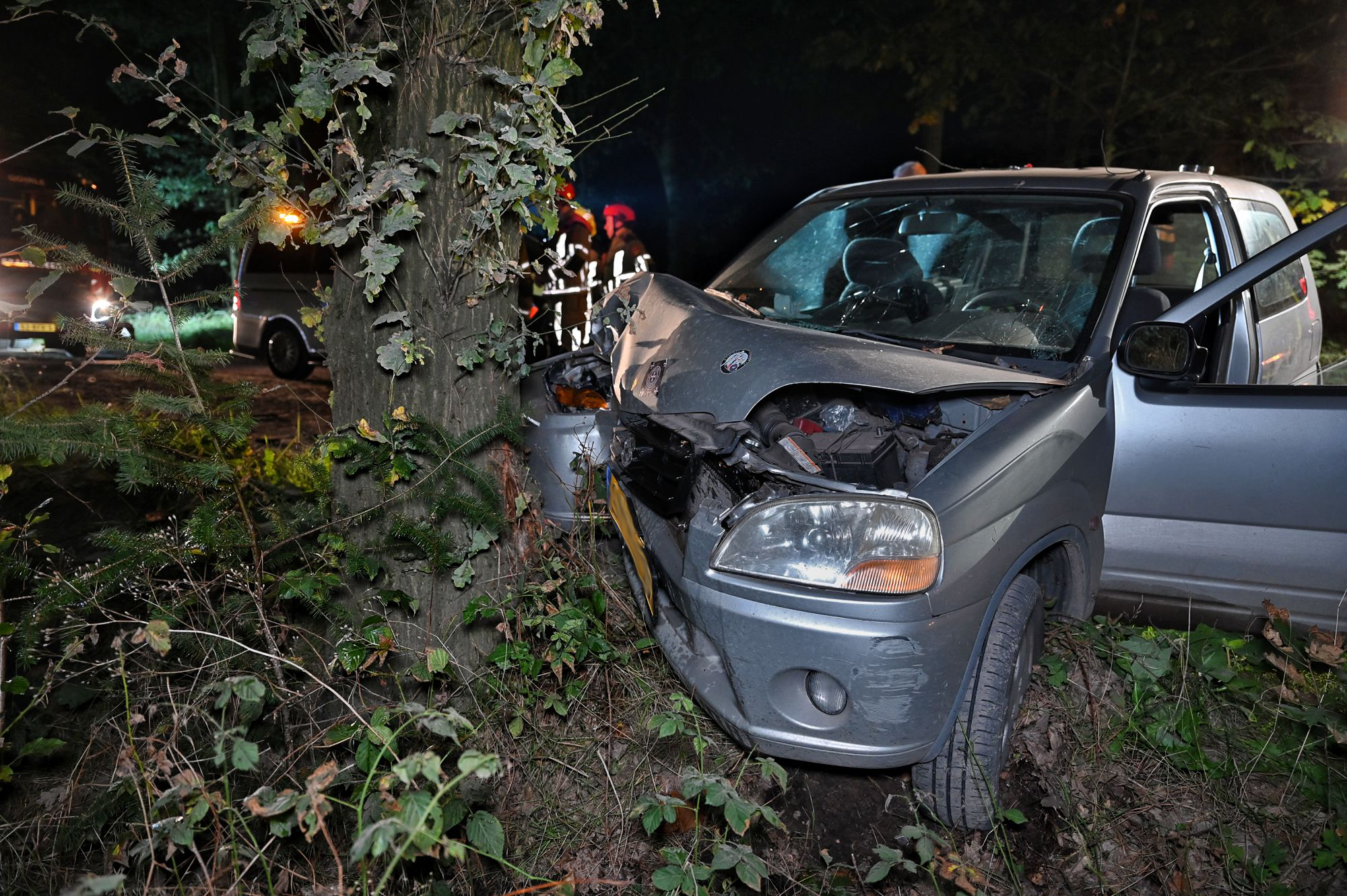 Voorbijgangers vinden gewonde man in auto in Goirle