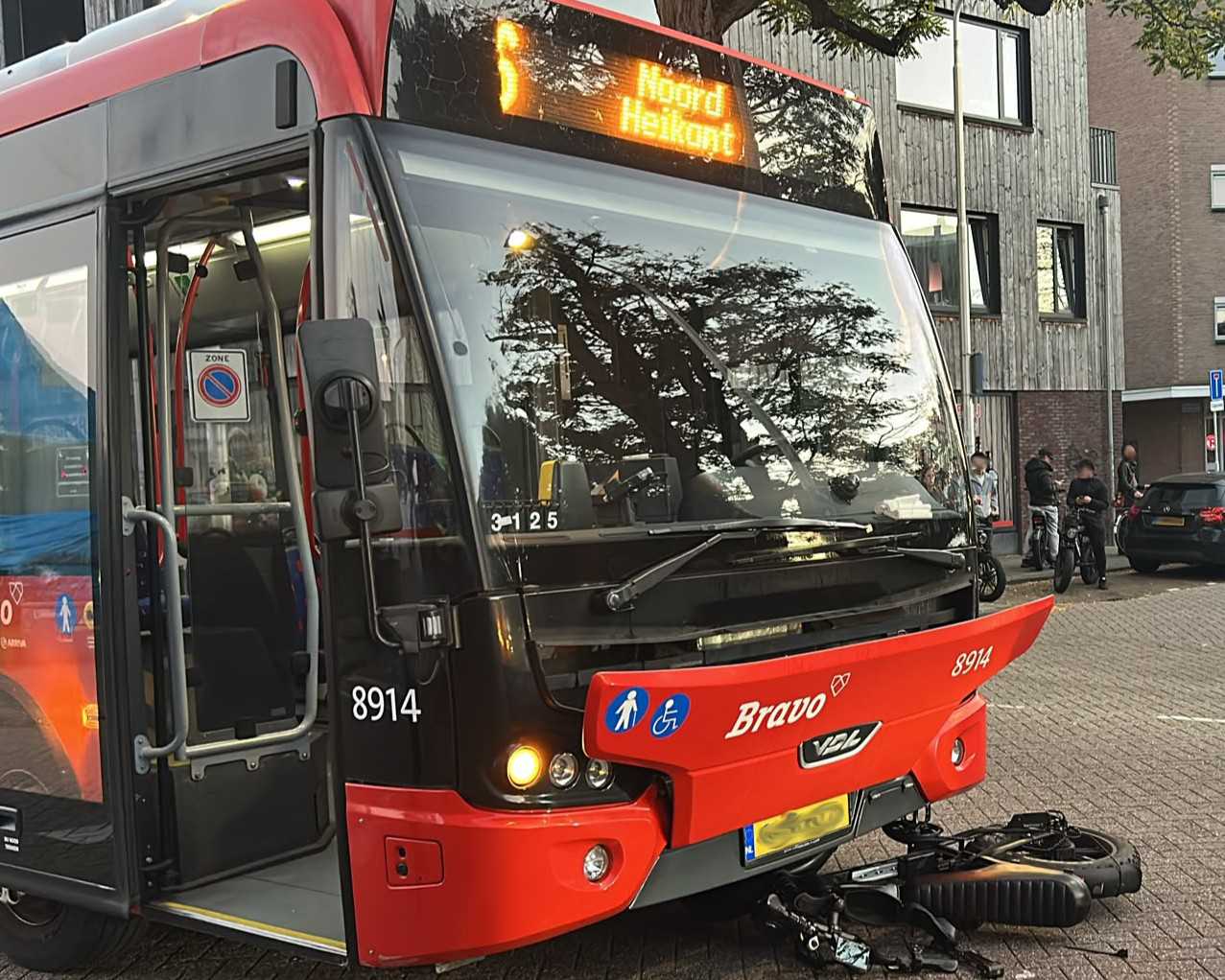 Minderjarigen op fatbike lichtgewond na botsing met stadsbus